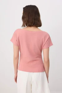 TRENDYOLMİLLA Pink Fitted Boat Neck Drop Sleeve Short Sleeve Scuba Crepe Knitting Blouse - Image 4