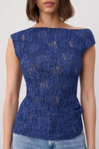 TRENDYOLMİLLA Navy Blue Polka Dot Fitted Asymmetric Collar Sleeveless Lace Knitting Blouse - Image 3