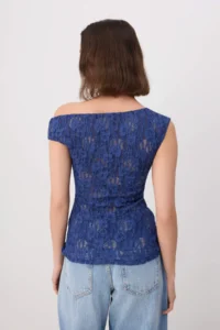 TRENDYOLMİLLA Navy Blue Polka Dot Fitted Asymmetric Collar Sleeveless Lace Knitting Blouse - Image 4