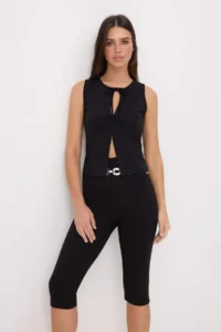 TRENDYOLMİLLA Black Fitted Keyhole Collar Sleeveless interlock Knitting Blouse - Image 2