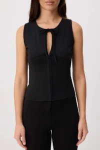 TRENDYOLMİLLA Black Fitted Keyhole Collar Sleeveless interlock Knitting Blouse - Image 3