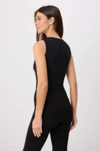 TRENDYOLMİLLA Black Fitted Keyhole Collar Sleeveless interlock Knitting Blouse - Image 4