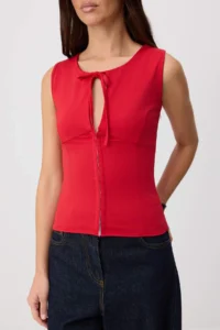 TRENDYOLMİLLA Red Fitted Keyhole Collar Sleeveless interlock Knitting Blouse - Image 3
