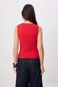TRENDYOLMİLLA Red Fitted Keyhole Collar Sleeveless interlock Knitting Blouse - Image 4