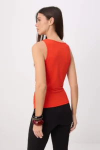 TRENDYOLMİLLA Red Plain Fitted Boat Neck Standard Sleeve Sleeveless Flexible Knitting Blouse - Image 4