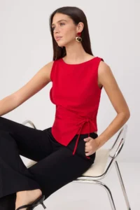 TRENDYOLMİLLA Red Plain Fitted Boat Neck Thick Sleeveless Sleeveless Scuba Crepe Knitting Blouse - Image 2