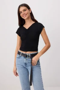 TRENDYOLMİLLA Black Fitted V-neck Short Sleeve Shirred Soft Knitting Blouse