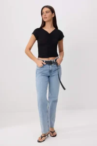 TRENDYOLMİLLA Black Fitted V-neck Short Sleeve Shirred Soft Knitting Blouse - Image 2