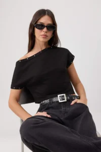 TRENDYOLMİLLA Black Fitted Asymmetric Collar Accessory Detailed Flexible Knitting Blouse - Image 2