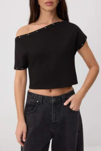 TRENDYOLMİLLA Black Fitted Asymmetric Collar Accessory Detailed Flexible Knitting Blouse - Image 3