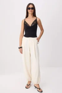 TRENDYOLMİLLA Black Fitted Off-Shoulder Neck Sleeveless Lace Detailed Flexible Knitting Blouse - Image 2