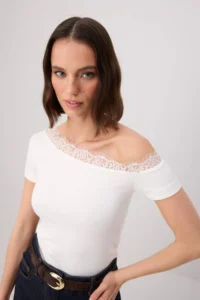 TRENDYOLMİLLA Ecru Fitted Boat Neck Lace Detailed Crop/Short Soft Knitting Blouse - Image 2