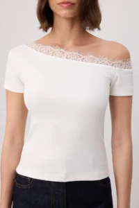 TRENDYOLMİLLA Ecru Fitted Boat Neck Lace Detailed Crop/Short Soft Knitting Blouse - Image 3