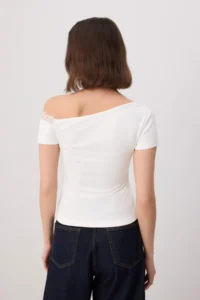 TRENDYOLMİLLA Ecru Fitted Boat Neck Lace Detailed Crop/Short Soft Knitting Blouse - Image 4