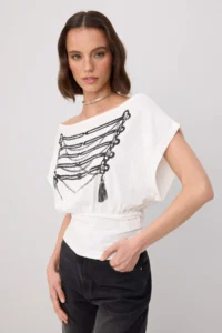 TRENDYOLMİLLA Ecru Regular/Normal Pattern Boat Neck Mono Closure Short Sleeve Soft Knitting Blouse - Image 2