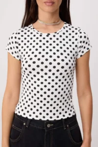 TRENDYOLMİLLA Ecru Polka Dot Fitted Short Sleeve Crop/Short Flexible Knitting Blouse - Image 3