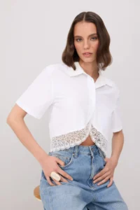 TRENDYOLMİLLA WHITE Lace Garnili Crop/Short Cut Shirt - Image 2