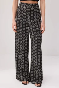 TRENDYOLMİLLA Black Patterned Viscose Rahat Cut Elastic Waist Wide Leg Pants - Image 3