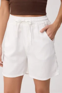 TRENDYOLMİLLA WHITE 100% Tencel Elastic Waist High Waist City Size DENIM Shorts - Image 3