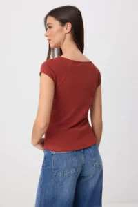 TRENDYOLMİLLA Brick Red Fitted V-neck Sleeveless Ribbed Flexible Knitting Blouse - Image 4