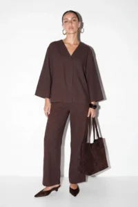 Drop by TrendyolMilla Brown V-neck with pocket Tek buttoned Top Elastic Waist with pocket Pantolonlu Set - Image 3