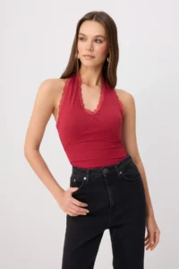 TRENDYOLMİLLA Red Fitted Barbell Neck Lace Detailed Soft Knitting Tank Top