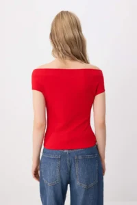 TRENDYOLMİLLA Red Fitted Carmen Collar Sleeveless Flexible Knitting Blouse - Image 4