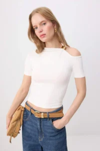 TRENDYOLMİLLA Ecru Fitted Asymmetric Collar Accessory Detailed Soft Knitting Tank Top