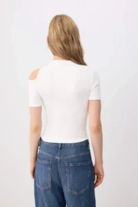TRENDYOLMİLLA Ecru Fitted Asymmetric Collar Accessory Detailed Soft Knitting Tank Top - Image 4
