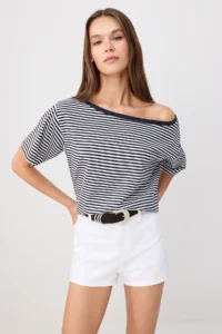 TRENDYOLMİLLA Multicolored Striped Regular/Normal Pattern Asymmetric Collar Soft Knitting Blouse