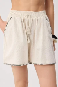 TRENDYOLMİLLA Ecru Embroidered City Size Shorts & Bermuda - Image 3