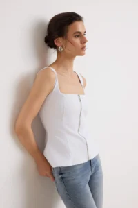 TRENDYOLMİLLA WHITE Fitted Square Neck Zippered Vest - Image 2
