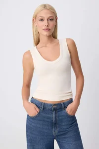 TRENDYOLMİLLA Brown-BEIGE Plain Fitted V-neck Thick Sleeveless Sleeveless Soft Knitting Tank Top - Image 2