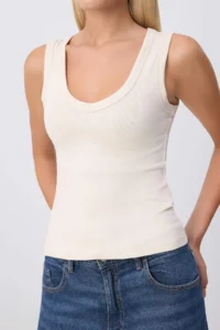 TRENDYOLMİLLA Brown-BEIGE Plain Fitted V-neck Thick Sleeveless Sleeveless Soft Knitting Tank Top - Image 3