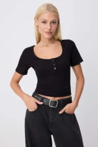 TRENDYOLMİLLA Black Plain Fitted Cowl Neck Standard Sleeve Short Soft Knitting Blouse - Image 2