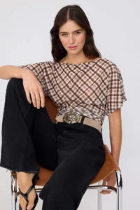 TRENDYOLMİLLA Multicolored Plaid / Checkered Fitted Boat Neck Bat Arm Short Foam Knitting Blouse