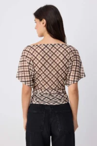 TRENDYOLMİLLA Multicolored Plaid / Checkered Fitted Boat Neck Bat Arm Short Foam Knitting Blouse - Image 4