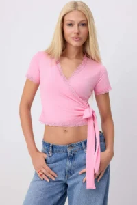 TRENDYOLMİLLA PINK Plain Fitted Double breasted Standard Sleeve Short Lace Detailed Knitting Blouse - Image 2