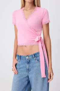 TRENDYOLMİLLA PINK Plain Fitted Double breasted Standard Sleeve Short Lace Detailed Knitting Blouse - Image 3