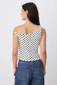TRENDYOLMİLLA Ecru Polka Dot Fitted Asymmetric Collar Drop Sleeve Sleeveless Flexible Knitting Blouse - Image 4