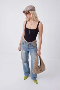 TRENDYOLMİLLA Black Plain Fitted Square Neck Thin Sleeveless Sleeveless Ribbed Flexible Knitting Blouse - Image 3