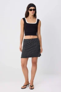 TRENDYOLMİLLA Black Polka Dot Shorts Skirt Regular Waist Pipe Both Short Flexible Knitting Shorts & Bermuda