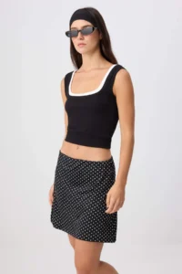 TRENDYOLMİLLA Black Polka Dot Shorts Skirt Regular Waist Pipe Both Short Flexible Knitting Shorts & Bermuda - Image 2