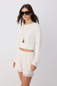 TRENDYOLMİLLA BEIGE Melange Plain Lace Detailed Regular Waist Pipe Both 3 Yarn combed Knitting Shorts & Bermuda - Image 2