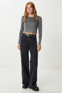Happiness İstanbul Women's Anthracite Washed Corded Knitted Crop Blouse - Image 2