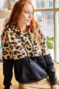 Olalook Women's Black Leopard Fleece Thick Sweatshirt with Leopard Detail and Fleece Inside - Image 3