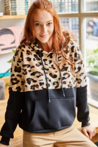 Olalook Women's Black Leopard Fleece Thick Sweatshirt with Leopard Detail and Fleece Inside - Image 4