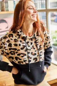 Olalook Women's Black Leopard Fleece Thick Sweatshirt with Leopard Detail and Fleece Inside - Image 5