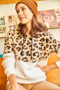 Olalook Women's Ecru Leopard Fleece Detailed Thick Sweatshirt with Fleece Inside - Image 3