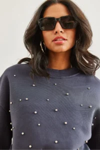 Olalook Women's Anthracite Pearl Detailed Rose Crop Thick Sweatshirt - Image 2